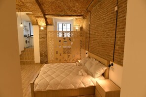 Iron/ironing board, internet, bed sheets