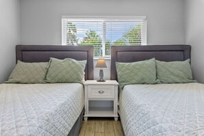 1 bedroom, desk, iron/ironing board, WiFi - Tropic Breeze Unit 15 - Cozy 2nd Floor Condo in Madeira Beach (Madeira Beach)