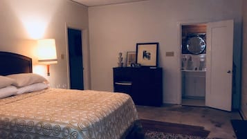 3 bedrooms, in-room safe, free WiFi, bed sheets