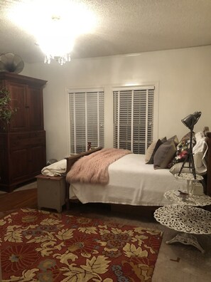 3 bedrooms, in-room safe, free WiFi, bed sheets