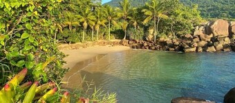 2 sovrum, möblerad med pool, lekplats och grill