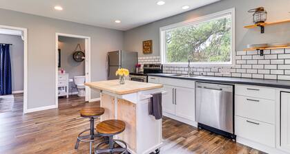 12 Mi to Dtwn: Austin Guest Cottage w/ Pool Access