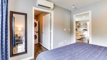 1 chambre, literie hypoallergénique, bureau, fer et planche à repasser