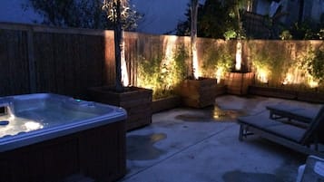 Bain à remous extérieur