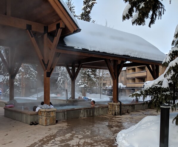 Ulkouima-allas, lämmitetty uima-allas