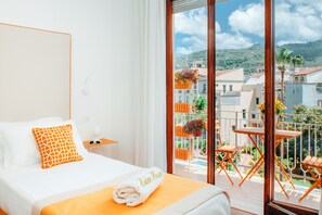 2 bedrooms, in-room safe, iron/ironing board, free WiFi