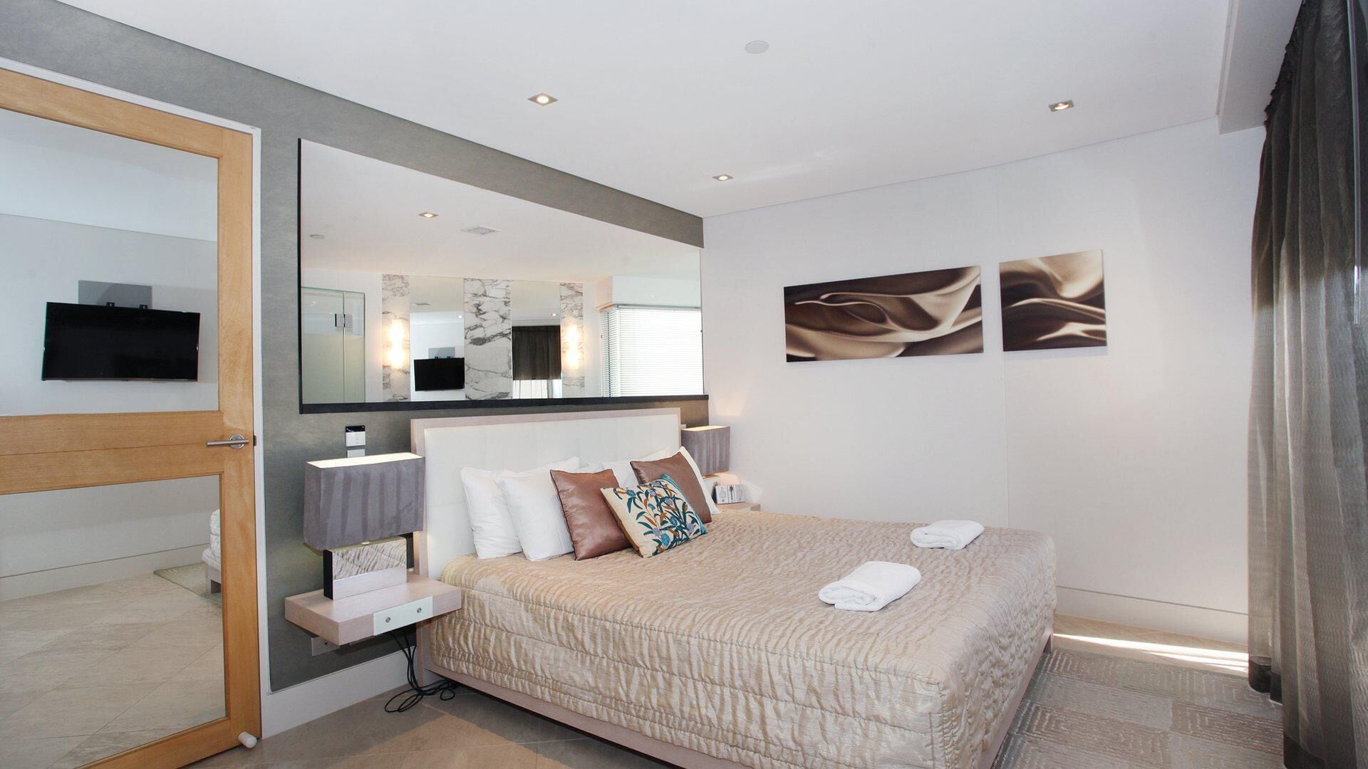Oceans 201 by G1 Holidays - Three Bedroom Unit on Mooloolaba Esplanade — image 10