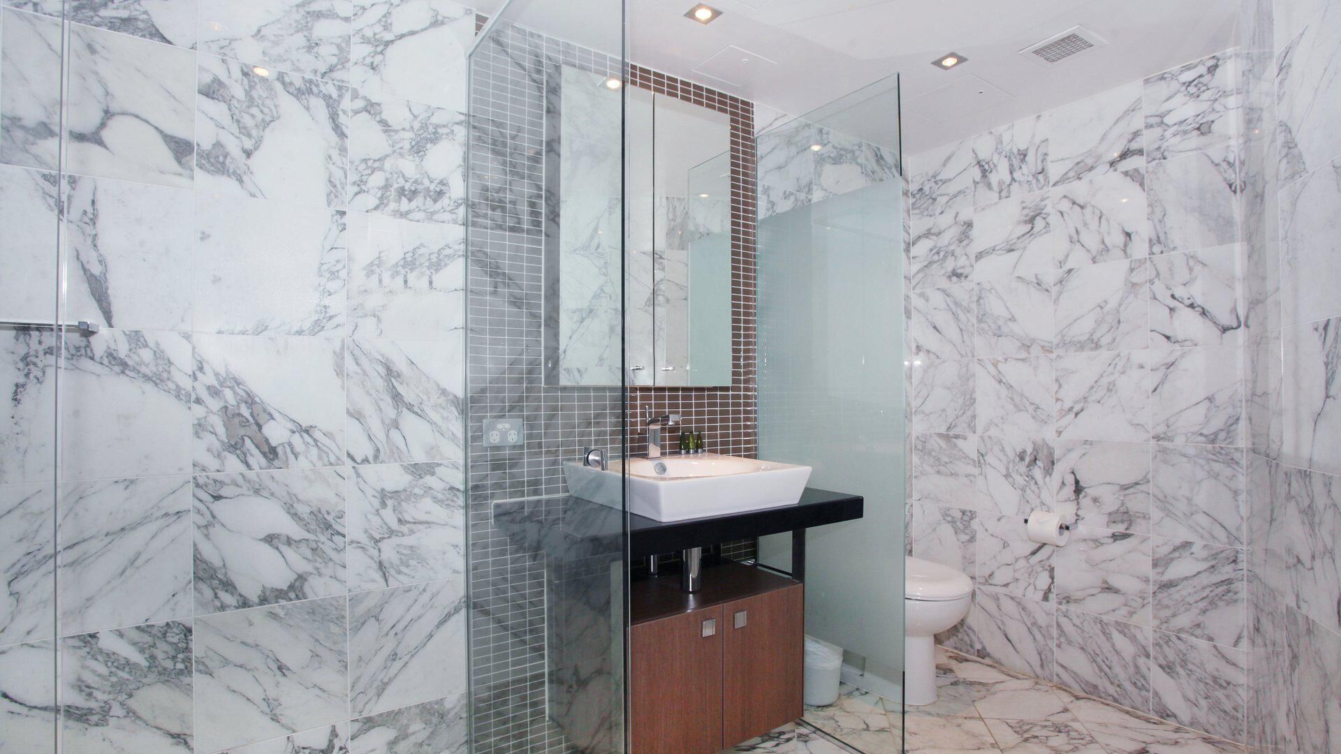 Oceans 201 by G1 Holidays - Three Bedroom Unit on Mooloolaba Esplanade — image 14