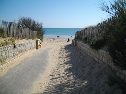 Beach at 15min and shops at 300m, ideal home for families and friends