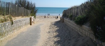 Beach at 15min and shops at 300m, ideal home for families and friends