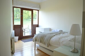 4 bedrooms, desk, iron/ironing board, free WiFi