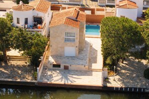 Exterior - 0031-TER House at the canal with pool, mooring and studio (Empuriabrava)