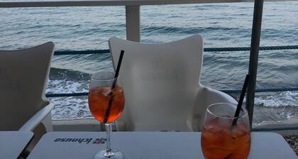 Villa with garden 300 meters from the sea