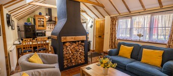 Corner Cottage - single-storey Town Cottage close to Aldeburgh & Heritage Coast