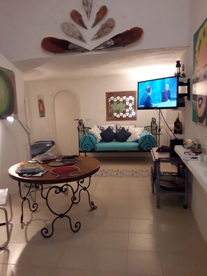 Interior - periwinkle panoramic house center- 5 beds included in the weekly rate (Ponza)
