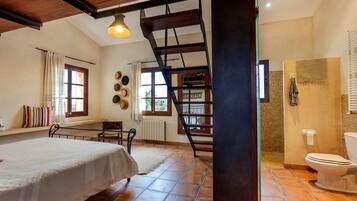 4 slaapkamers, een bureau, een strijkplank/strijkijzer, gratis wifi