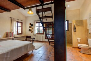 4 bedrooms, desk, iron/ironing board, free WiFi