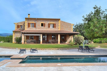 à partir de 100 ⏠par jour, vous pouvez louer votre villa à Majorque.
