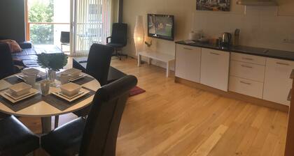 THE SAWMILL Glossy, Sleek, Peaceful City Centre ORANGE