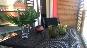 Outdoor dining - THE SAWMILL Glossy, Sleek, Peaceful City Centre ORANGE (Hull)