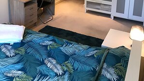 2 soverom, strykejern/-brett, wi-fi (inkludert) og sengetøy