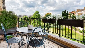 Outdoor dining - Garden Square Serenity, by Veeve (London)