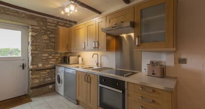 Kirkdale Cottage: a Hidden Gem, Helmsley (country cottage, sleeps 5)