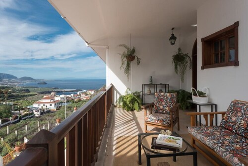 Spacious interior, 3 terraces with views, wifi [D]
