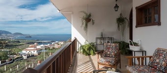 Vistas mar y Teide, terrazas, wifi, concierge en villa [apt D]