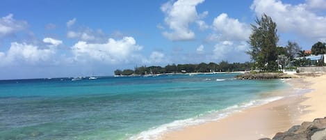 Nära stranden och strandhanddukar