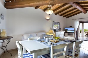 Dining - Marvelous in front of  the beach, private pool (San Teodoro)