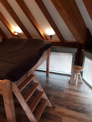 2 bedrooms, free WiFi, bed sheets, wheelchair access
