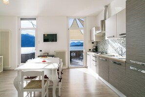 冰箱、微波炉、烤箱、炉灶