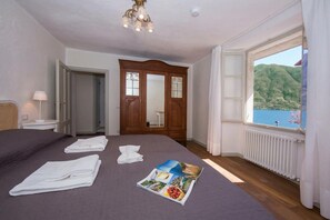 4 bedrooms, iron/ironing board, free WiFi, bed sheets - Felice sul Lago, Colonno, Italy (Colonno)