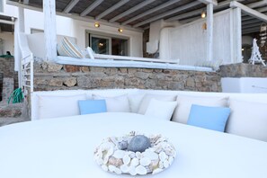 Outdoor banquet area - Anthi House (Mykonos)