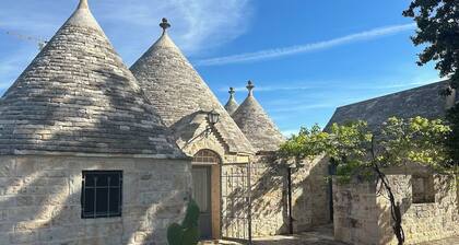 Luxury family Trullo (180m2) with large private pool, BBQ, pizzaoven and garden