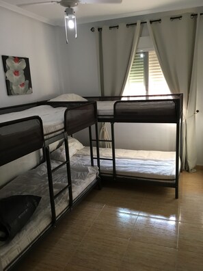 3 bedrooms, iron/ironing board, bed sheets