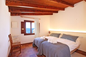 2 makuuhuonetta, silitysrauta/-lauta, ilmainen Wi-Fi, vuodevaatteet