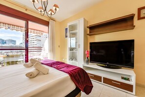 1 slaapkamer, een strijkplank/strijkijzer, gratis wifi, beddengoed