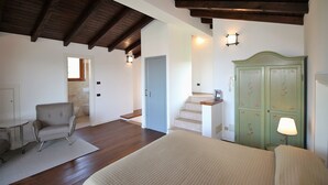 A room with a bed, a chair, a desk, a lamp, and a wardrobe. - MAISON LA VALLETTA VILLA WITH POOL BERGAMO  (Ponteranica)