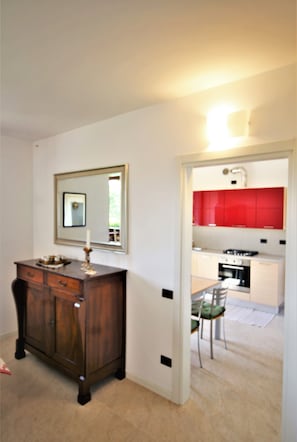 Fridge, microwave, oven, stovetop - MAISON LA VALLETTA VILLA WITH POOL BERGAMO  (Ponteranica)