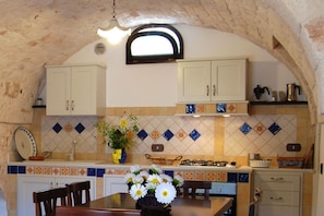 Fridge, oven, dishwasher, coffee/tea maker - Villa Rotondo: Trulli with pool in Puglia, Pet Friendly (Monopoli)