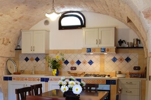 Fridge, oven, dishwasher, coffee/tea maker - Villa Rotondo: Trulli with pool in Puglia, Pet Friendly (Monopoli)