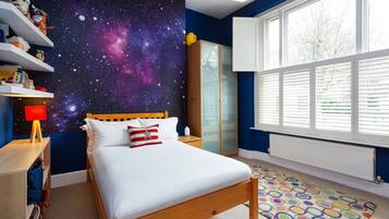 5 bedrooms, WiFi, bed sheets