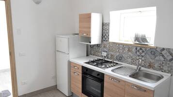 Frigorifero, forno, piano cottura, macchina per tè/caffè