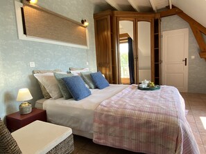 4 bedrooms, iron/ironing board, travel cot, WiFi - ARCHITECT DESIGNED HOME WITH STUNNING PANORAMIC VIEW AND SWIMMING POOL (Chavornay)