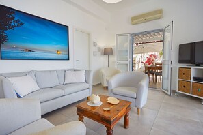 TV, stereo - Casa Mamà sea view with direct access to the beach (Solanto)