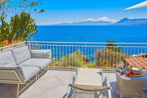 Property grounds - Casa Mamà sea view with direct access to the beach (Solanto)