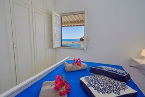 3 bedrooms, iron/ironing board, WiFi, bed sheets - Casa Mamà sea view with direct access to the beach (Solanto)