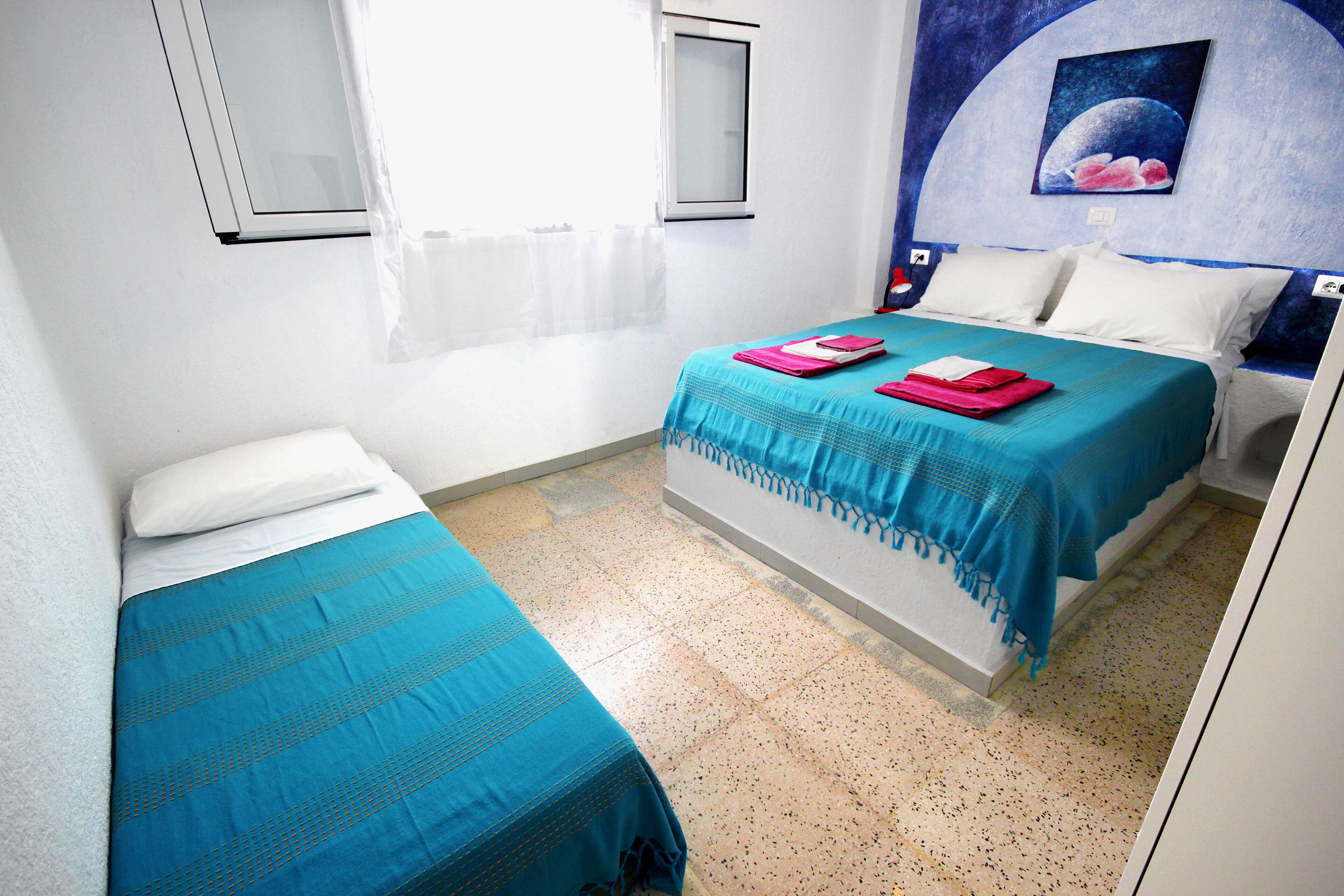 2 chambres, fer et planche à repasser, Wi-Fi gratuit, draps fournis